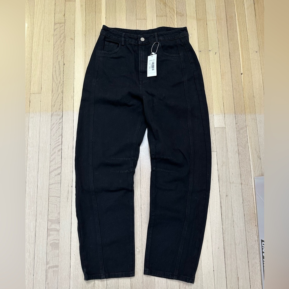 BLACK BARREL LEG JEANS